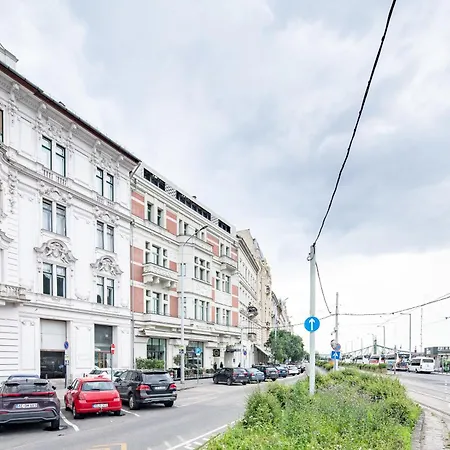 Extra - Large - Cozy Lejlighed Budapest
